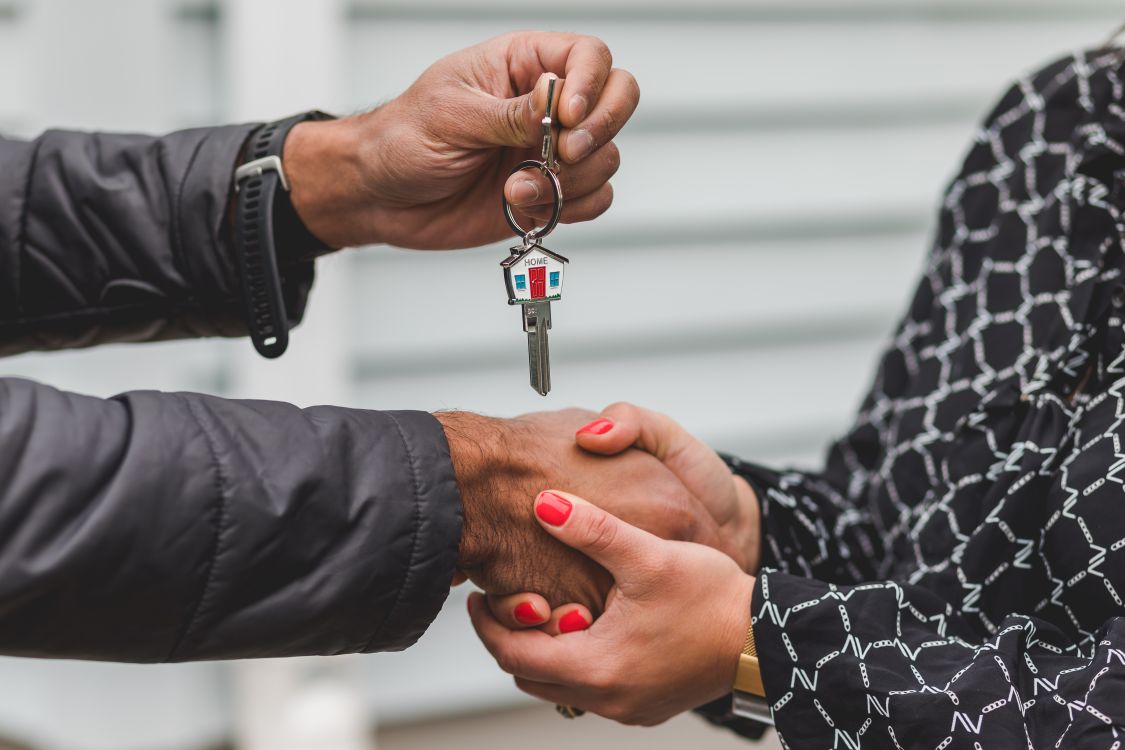Navigating Real Estate Commissions in the Texas Lakes & Hills Market