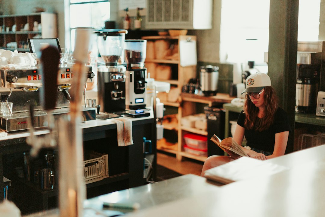 Top 5 Digital Marketing Trends for Lakehills Businesses in the Age of AI
